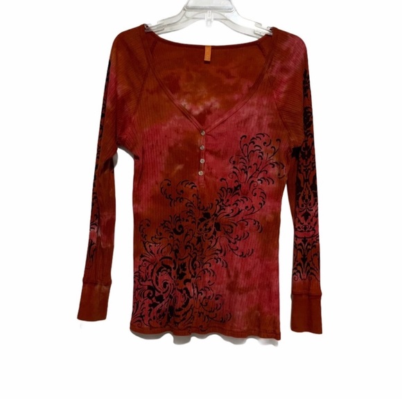 Lucy Tops - Lucy Activewear Long Sleeve Tie Dye Tee in Red XL